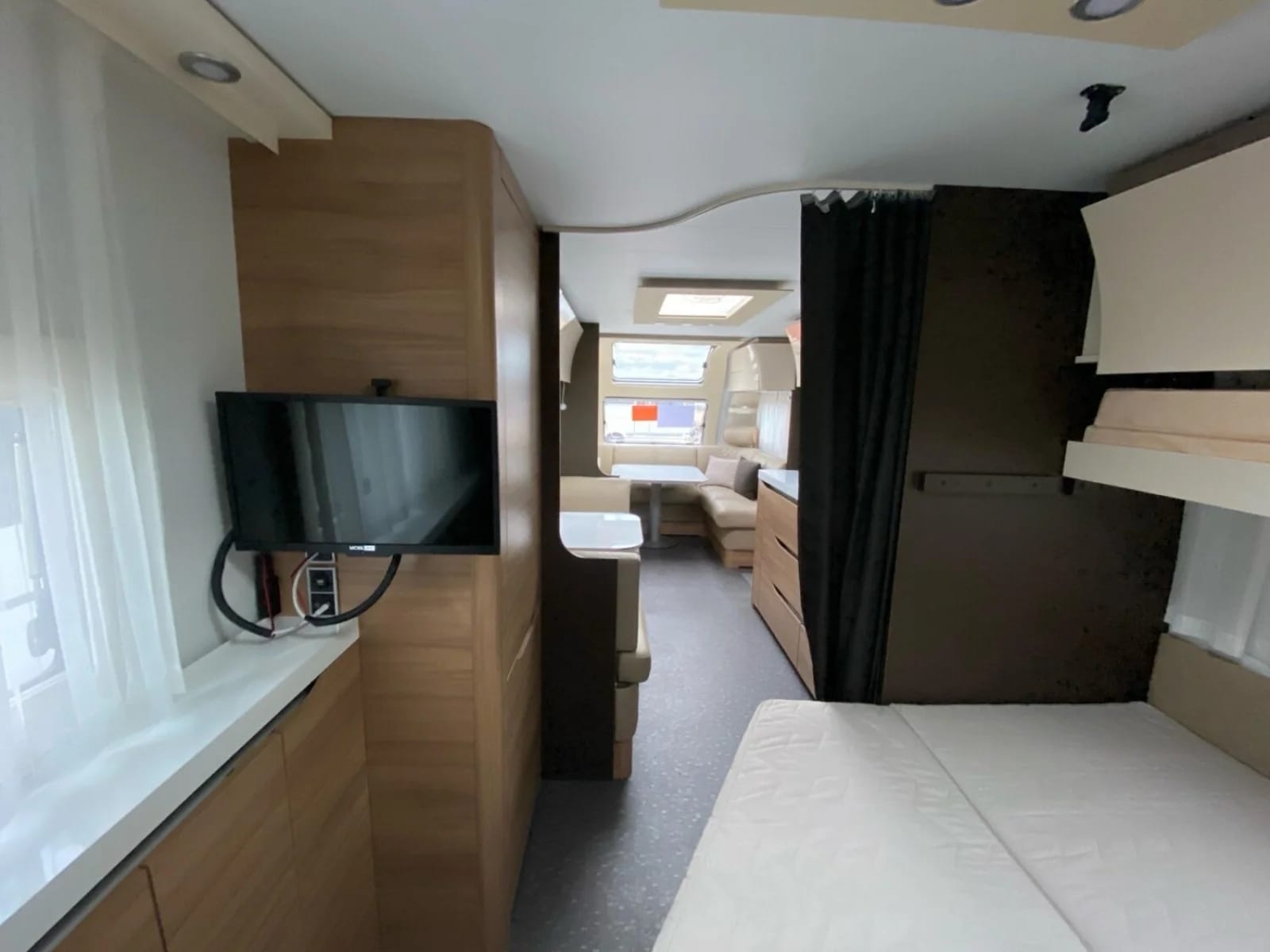 Przyczepa 5 osobowa, Hymer NOVA 465, 2011 r